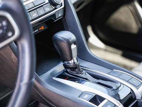 Used 2019 Honda Civic Touring image 29