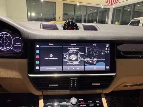 Used 2023 Porsche Cayenne image 48