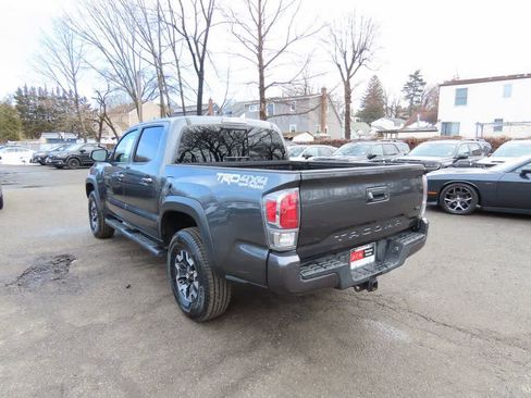 Used 2022 Toyota Tacoma TRD Off-Road w/ Technology Package image 4