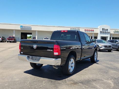 Used 2024 RAM 1500 Classic SLT AWD/4WD image 5
