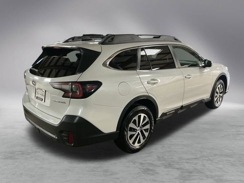 Used 2022 Subaru Outback Premium image 5