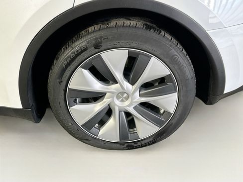 Used 2023 Tesla Model Y Long Range image 11