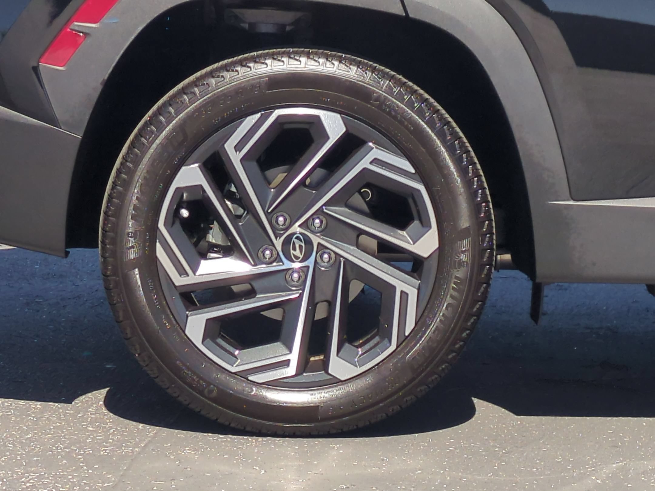 Certified 2025 Hyundai Tucson Limited AWD/4WD image 9