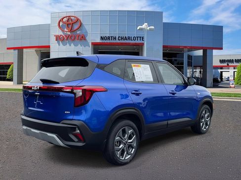 Used 2024 Kia Seltos LX AWD/4WD image 7