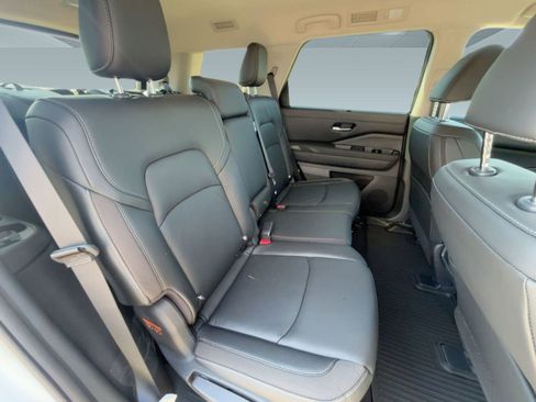 New 2025 Nissan Pathfinder SL image 28