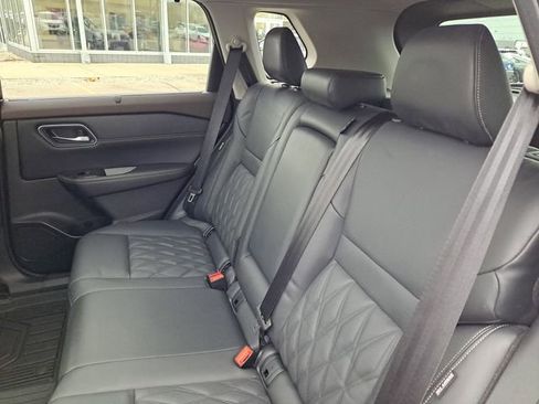 Used 2021 Nissan Rogue Platinum image 21