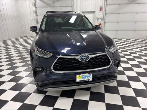 Used 2021 Toyota Highlander Platinum AWD/4WD image 2