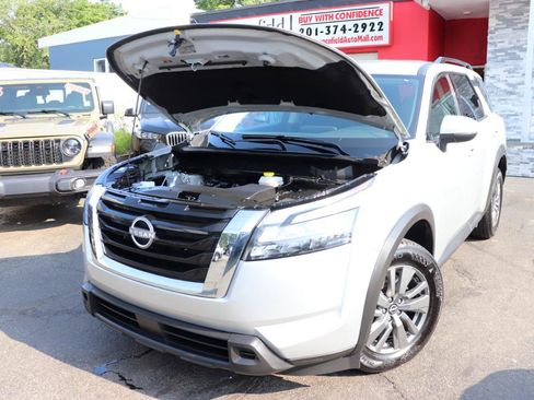 Used 2025 Nissan Pathfinder SV AWD/4WD image 56