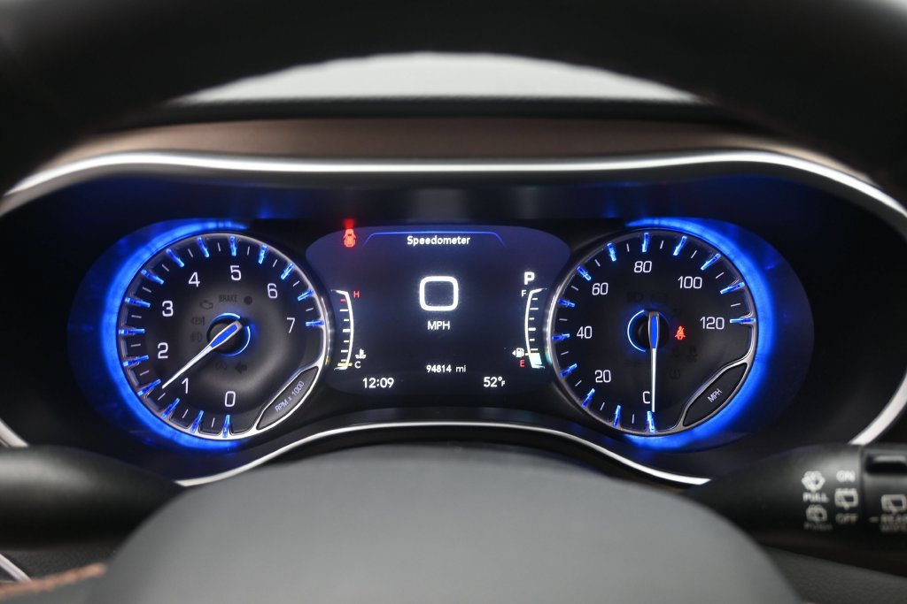 Used 2017 Chrysler Pacifica Touring-L Plus FWD image 34