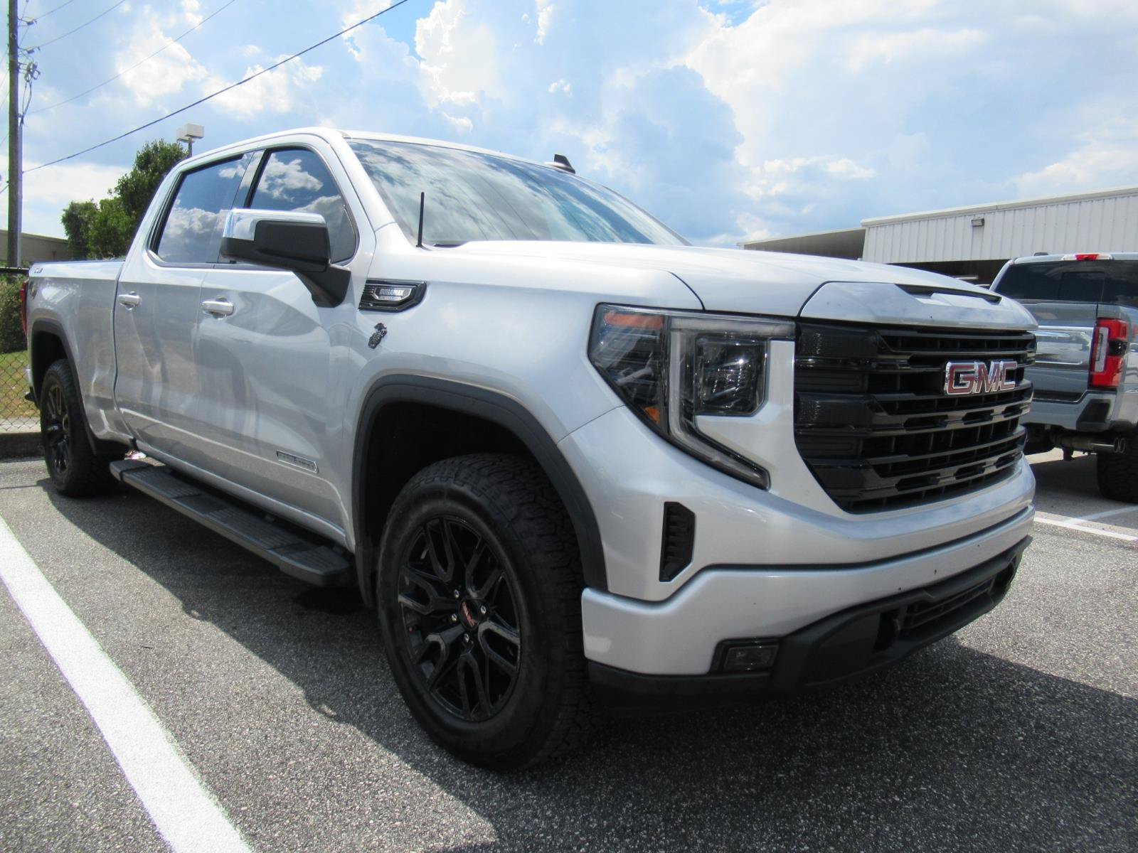 Used 2022 GMC Sierra 1500 Elevation w/ Preferred Package AWD/4WD image 1