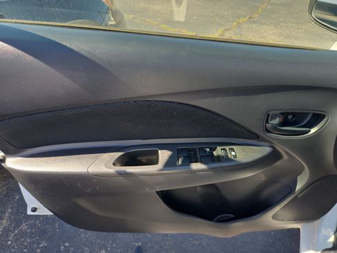 Used 2012 Toyota Yaris Sedan FWD image 9