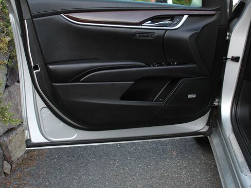 Used 2014 Cadillac XTS Luxury image 12