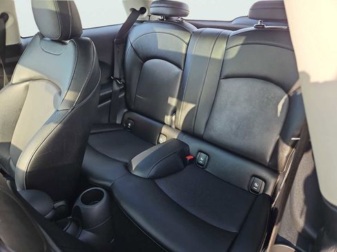 Used 2018 MINI Cooper S image 31