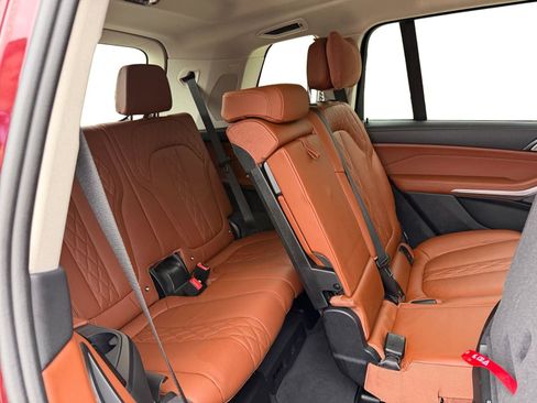 Used 2024 BMW X7 xDrive40i w/ Executive Package image 21