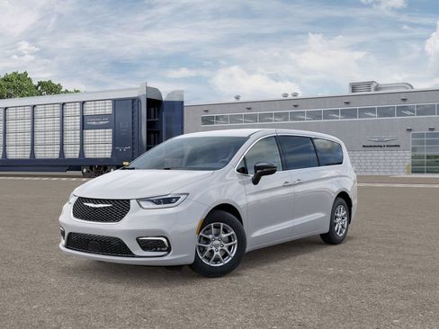 Used 2026 Chrysler Pacifica Select FWD image 1