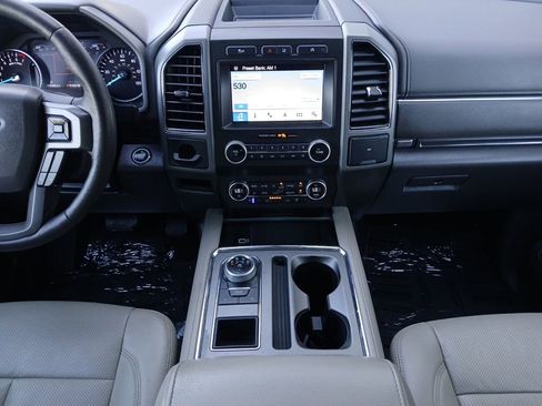 Used 2019 Ford Expedition XLT w/ Equipment Group 202A RWD image 3