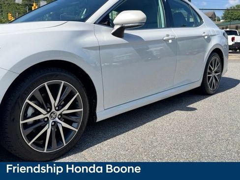 Used 2022 Toyota Camry XLE FWD image 9