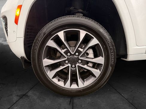 Used 2024 Jeep Grand Cherokee Overland image 14