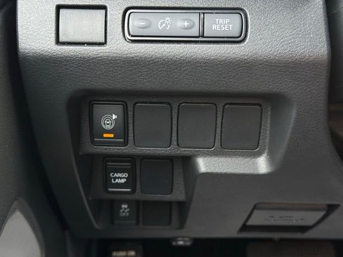 Certified 2025 Nissan Frontier SV image 25