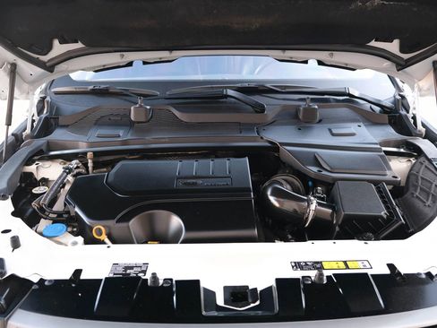 Used 2019 Land Rover Discovery Sport SE image 14