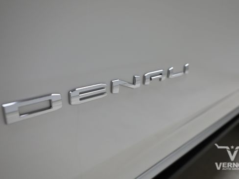 Used 2025 GMC Yukon Denali w/ Sun & Power Step Package AWD/4WD image 34