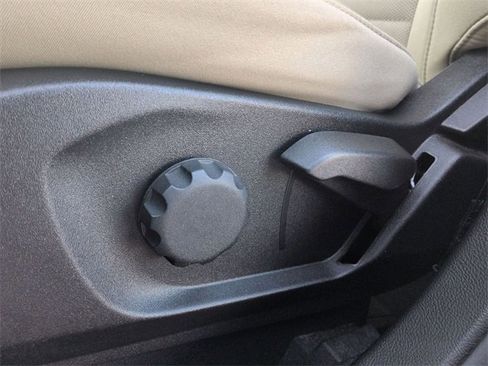 Used 2024 Ford Edge SE image 13