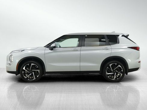Used 2023 Mitsubishi Outlander SE AWD/4WD image 2