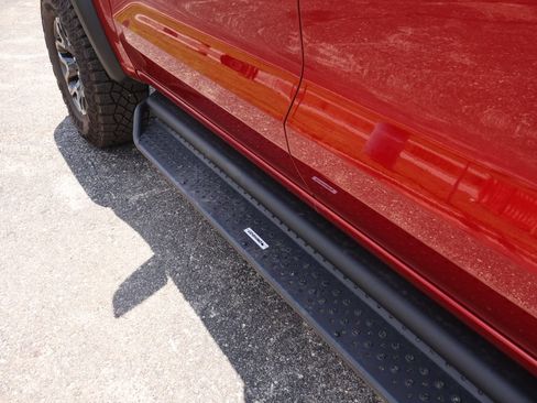 Used 2024 Chevrolet Colorado ZR2 w/ Technology Package AWD/4WD image 12