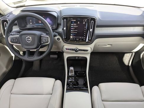 Certified 2025 Volvo XC40 B5 Plus w/ Protection Package Premier image 19