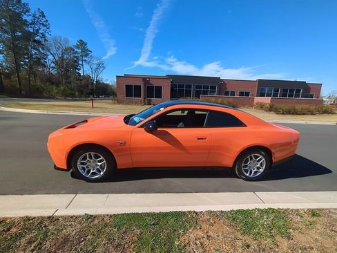 Used 2025 Dodge Charger R/T w/ Quick Order Package 25M R/T image 10