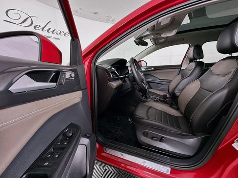 Used 2023 Volkswagen Taos SEL image 22