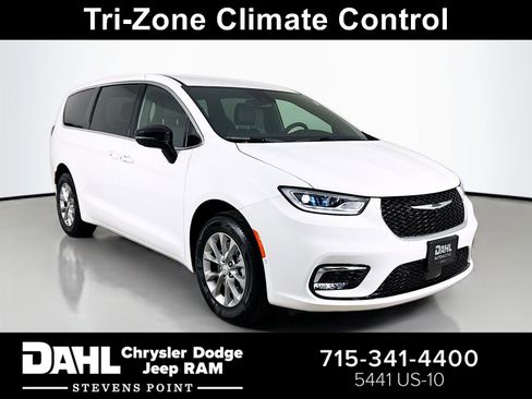 New 2026 Chrysler Pacifica Select image 1