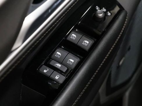 Used 2025 Jeep Wagoneer 4WD w/ Premium Group I image 19
