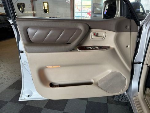 Used 2000 Toyota Land Cruiser AWD/4WD image 25