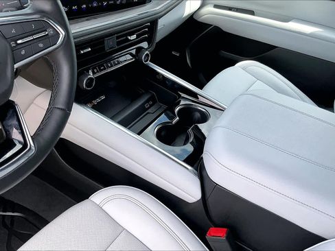 Used 2025 Chevrolet Tahoe Premier RWD image 16
