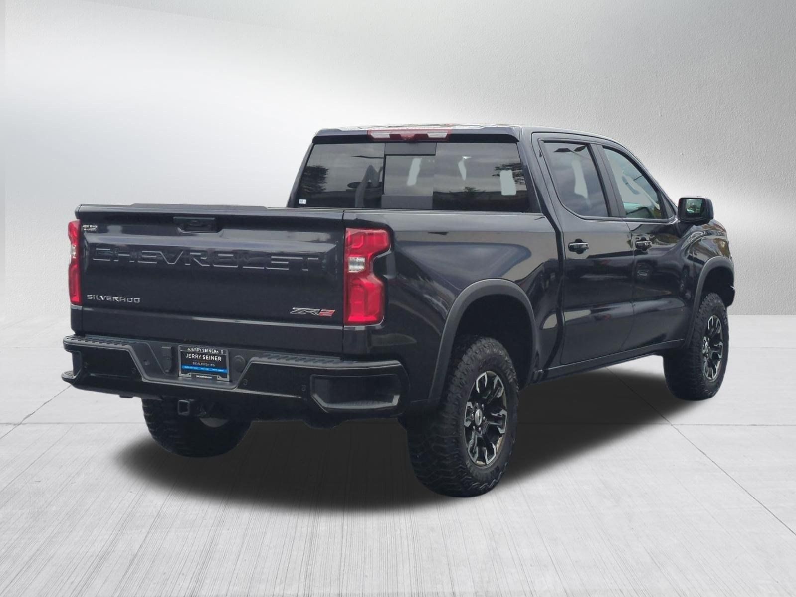 Used 2022 Chevrolet Silverado 1500 ZR2 w/ Technology Package AWD/4WD image 5