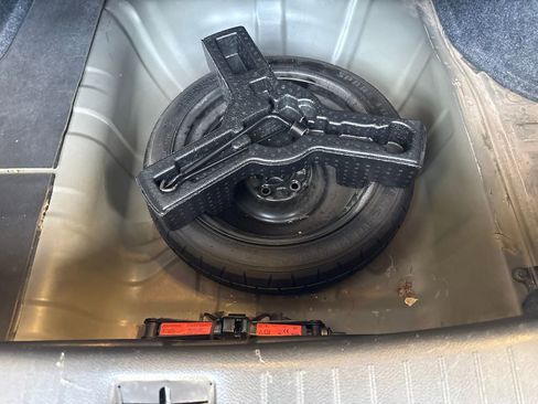 Used 2019 Nissan Sentra SV w/ Special Edition Package FWD image 9