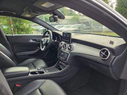 Used 2015 Mercedes-Benz CLA 250 image 9