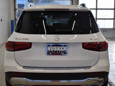 Used 2022 Mercedes-Benz GLB 250 4MATIC image 11