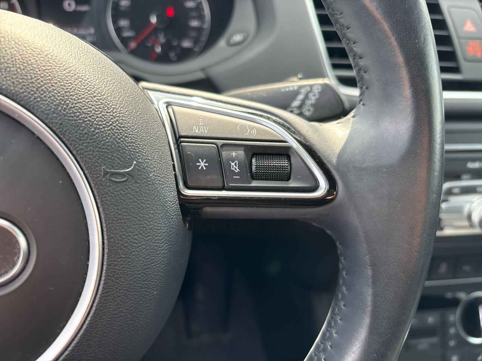 Used 2018 Audi Q3 2.0T Premium AWD/4WD image 14