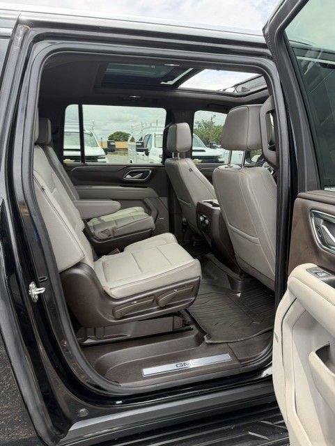 Used 2023 GMC Yukon XL SLT AWD/4WD image 20