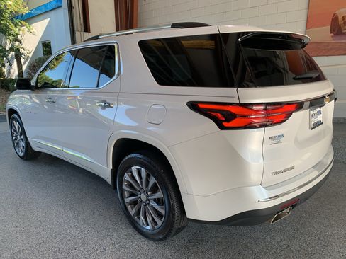 Used 2023 Chevrolet Traverse Premier FWD image 6