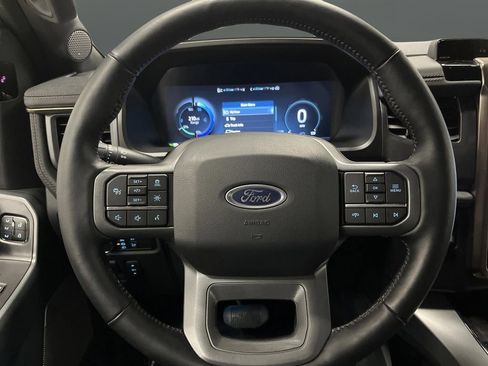 Used 2022 Ford F150 Lightning Lariat image 18