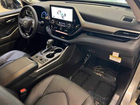 Certified 2025 Toyota Highlander Limited image 15