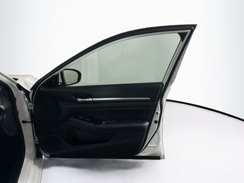 Used 2023 Nissan Altima 2.5 SV FWD image 31