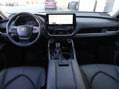 Certified 2025 Toyota Grand Highlander AWD image 23
