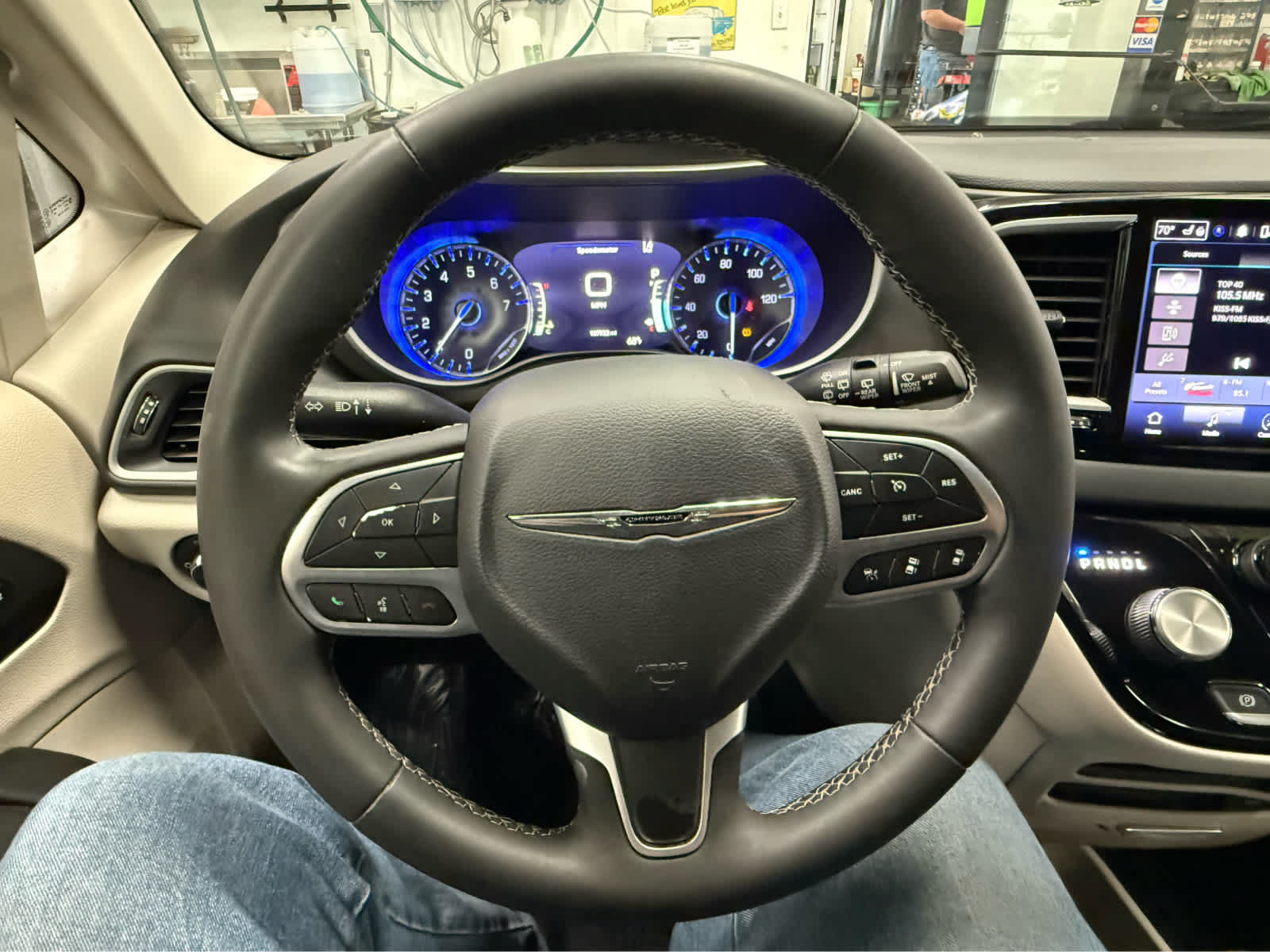 Used 2022 Chrysler Pacifica Touring-L FWD image 11