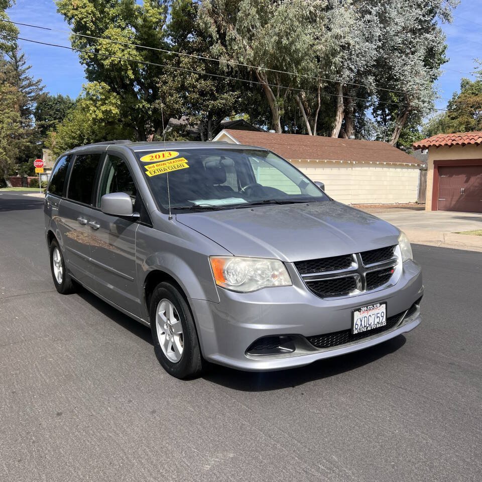 Used 2013 Dodge Grand Caravan SXT FWD image 2