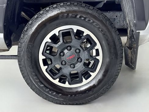 Used 2024 Toyota Tacoma TRD Off-Road w/ TRD Off Road Upgrade Package AWD/4WD image 9