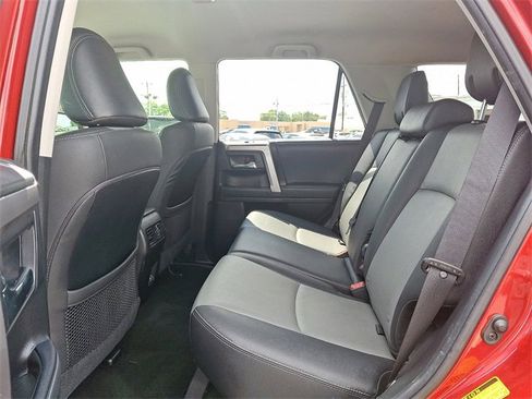 Used 2021 Toyota 4Runner SR5 Premium image 10